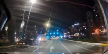 makas-atan-arac-otomobile-arkadan-carparak-kazaya-sebep-oldu-kgQNBdx1.jpg