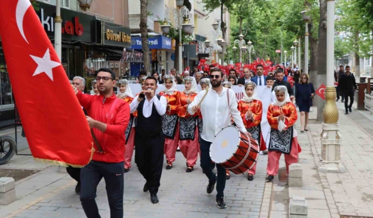 malatyada-genclik-haftasi-coskusuyla-dolu-bir-kutlama-B6vxWOrx.jpg