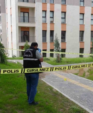malatyada-sitede-hareket-etmeyen-kisinin-olumu-7clHDygi.jpg