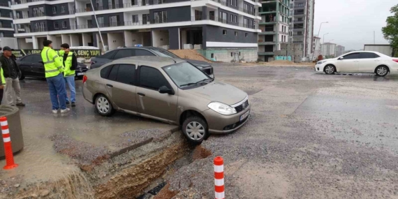 Malatya’da Yol Kenarındaki Çukur, Kazalara Sebep Oluyor