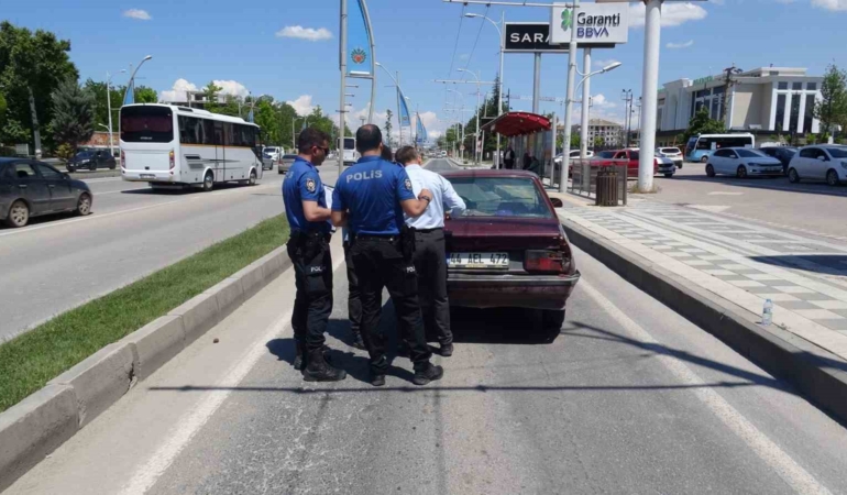 malatyada-yolcu-otobusu-ve-otomobil-carpismasi-5-yarali-V1lOurcA.jpg