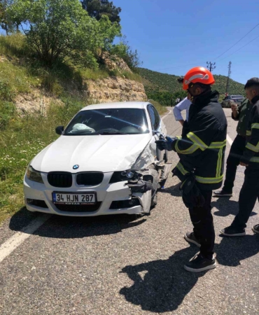 mardinde-trafik-kazasi-5-kisi-yaralandi-chWe4RUn.jpg