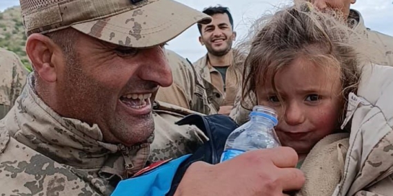 Mehmetçik’ten Duyguları Hareketlendiren Özel Bir Davranış