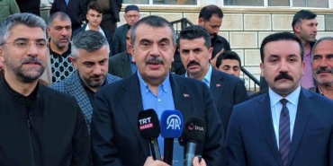 milli-egitim-bakani-yusuf-tekinin-uzunderedeki-bayram-namazi-Why8FZEq.jpg