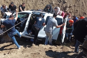 musta-caya-dusen-otomobilde-yaralanan-kisi-Q3KAhdRp.jpg