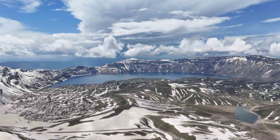 Nemrut Krateri’nde İki Mevsim Bir Arada: Havadan Eşsiz Manzaralar