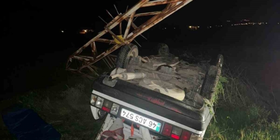 Otomobil Elektrik Direğine Çarparak Ters Döndü!
