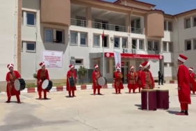 ozel-bireylerden-olusan-mehteran-takiminin-essiz-performansi-PLrvRMnp.jpg