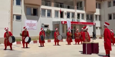 ozel-bireylerden-olusan-mehteran-takiminin-essiz-performansi-PLrvRMnp.jpg