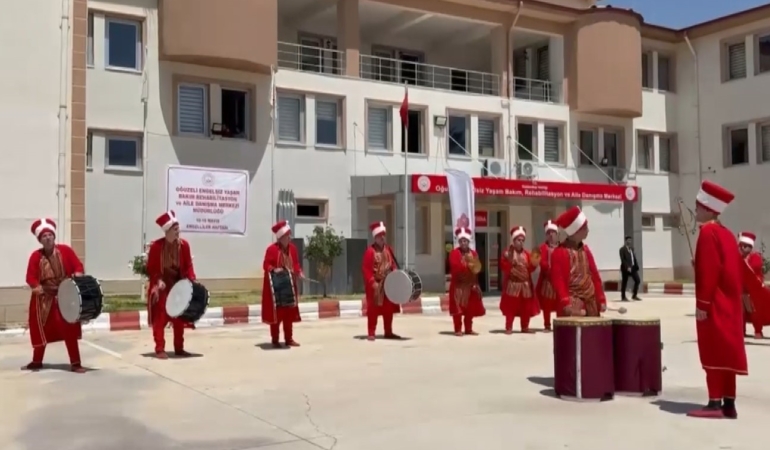 ozel-bireylerden-olusan-mehteran-takiminin-essiz-performansi-PLrvRMnp.jpg