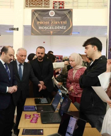 proje-zirvesi-ilginin-yogun-oldugu-bir-etkinlik-Uiez6nwt.jpg