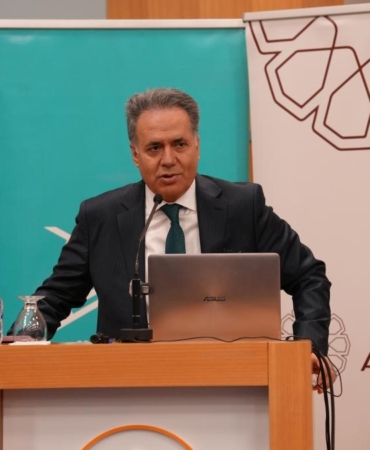 rektor-akpolattan-dijital-cagda-universitelerin-gelecegine-dair-ongoruler-xLAncp6e.jpg
