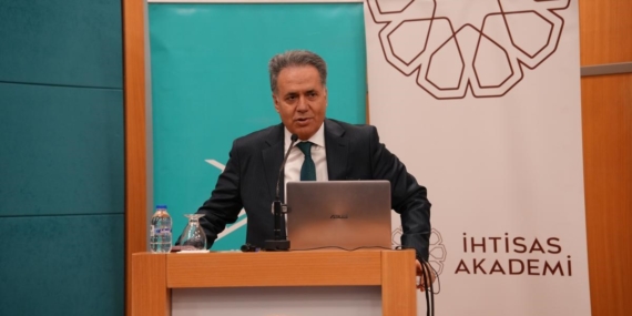 Rektör Akpolat’tan Dijital Çağda Üniversitelerin Geleceğine Dair Öngörüler