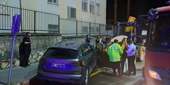 Siirt’te Otomobil ve Kepçe Çarpıştı: 5 Yaralı