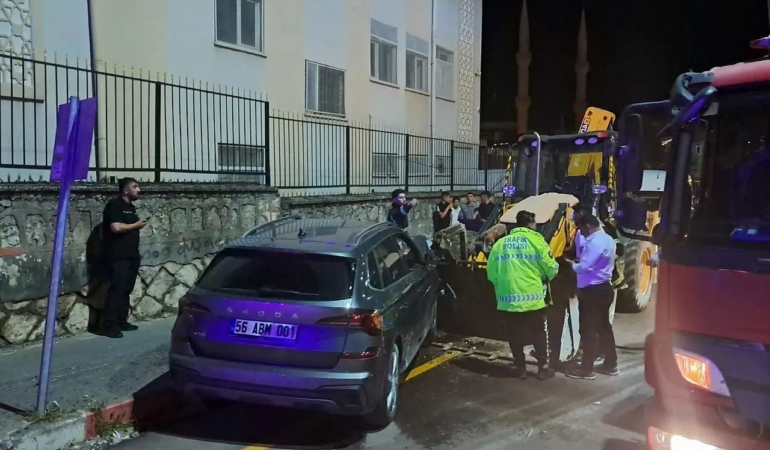 siirtte-otomobil-ve-kepce-carpisti-5-yarali-1UuWdbWH.jpg
