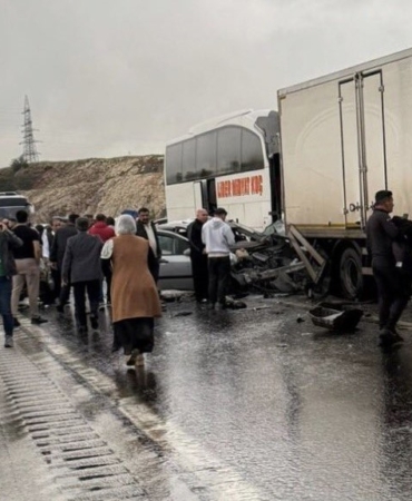 tag-otoyolunda-zincirleme-trafik-kazasi-5-yaralidan-1i-agir-NexmTE9s.jpg
