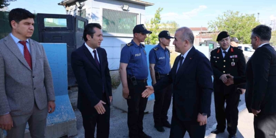 Vali Hatipoğlu, Bayramda Görevdeki Personellerle Buluştu