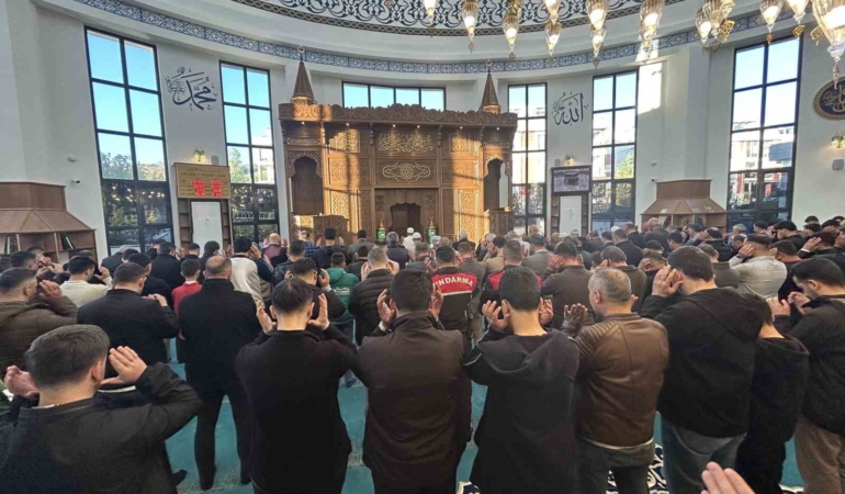 vanda-kurban-bayrami-namazi-coskusu-dini-kultur-ve-birlikteligin-hatirlatilmasi-2Tgsi1mj.jpg