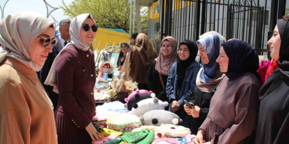 Yıl Boyunca Hazırlanan El Emeği Ürünleri: Üniversite Öğrencilerinin Yetenekleri Sergilendi