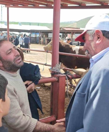 yilin-en-buyuk-kurban-pazarinda-hareketlilik-zirveye-ulasiyor-teVkdDNm.jpg