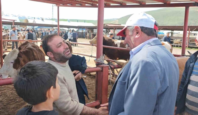 yilin-en-buyuk-kurban-pazarinda-hareketlilik-zirveye-ulasiyor-teVkdDNm.jpg