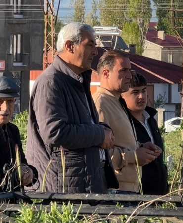 yuksekovada-bayram-namazi-sonrasi-mezarliklara-yogun-ilgi-yX7uKOiZ.jpg