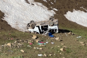 yuksekovada-pancar-iscilerini-tasiyan-minibus-ucuruma-dustu-1-olu-7-yarali-yZAVG19Q.jpg