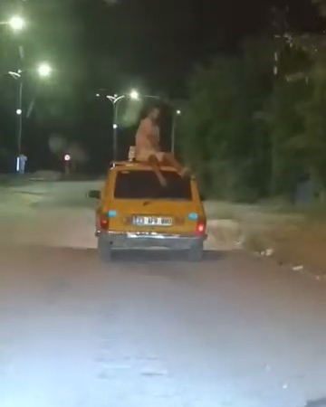aracin-tavaninda-heyecan-dolu-ve-tehlikeli-yolculuk-E5trPZia.jpg