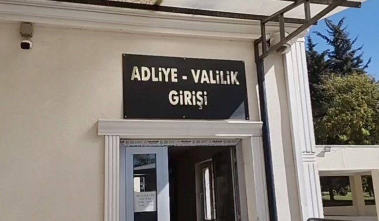 babasini-bombayla-oldurmeye-calisan-saniga-verilen-cezanin-gerekcesi-aciklandi-AF8Z2Inh.jpg