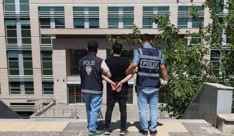 batmanda-46-yil-hapis-ceza-kayitli-firari-yakalandi-TIwHUMiM.jpg