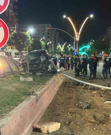 batmanda-feci-kaza-3-yarali-arac-carpisti-WPNskWxA.jpg
