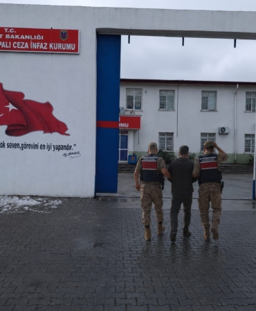 batmanda-jandarmadan-uyusturucu-operasyonu-iki-kisi-tutuklandi-I4jlHaiS.jpg
