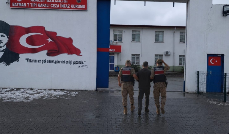 batmanda-jandarmadan-uyusturucu-operasyonu-iki-kisi-tutuklandi-I4jlHaiS.jpg