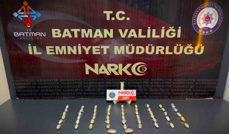 batmanda-sok-olay-4-yolcunun-midesinden-2-kilogram-700-gram-uyusturucu-cikti-Iawkluwh.jpg