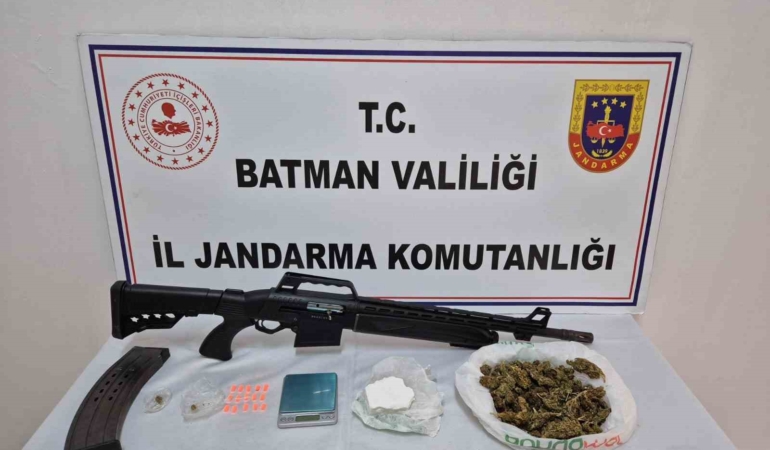 batmanda-uyusturucu-operasyonu-kokain-ve-skunk-ile-1-kisi-tutuklandi-5Tr2jcZA.jpg