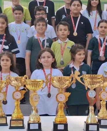 camlica-kolejinden-332-lisansli-ogrenciyle-17-kupa-ve-148-madalya-basarisi-fSJNGKcw.jpg