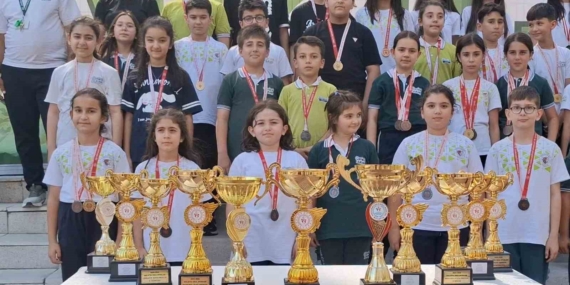 Çamlıca Koleji’nden 332 Lisanslı Öğrenciyle 17 Kupa ve 148 Madalya Başarısı
