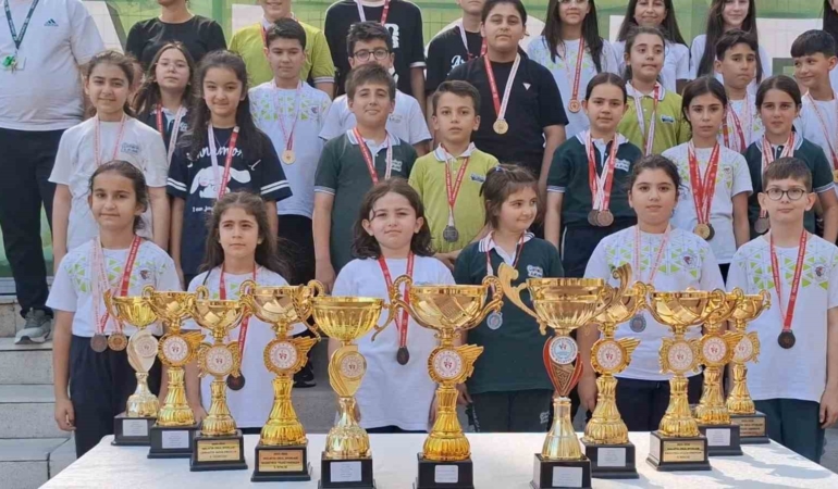 camlica-kolejinden-332-lisansli-ogrenciyle-17-kupa-ve-148-madalya-basarisi-fSJNGKcw.jpg