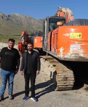 dagin-zirvesinde-bulunan-gasp-edilen-40-milyonluk-is-makineleri-yGIuDfpA.jpg