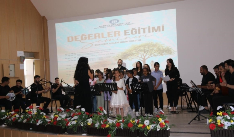 degerler-egitimi-ve-gelecegin-sesleri-egitim-semineri-ve-muzik-programi-basariyla-tamamlandi-LynWCMYA.jpg