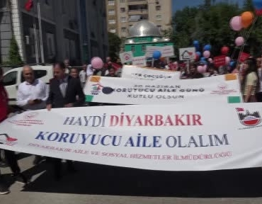 diyarbakirda-ilk-kez-gerceklestirilen-korucu-aile-yuruyusu-akI9msPe.jpg