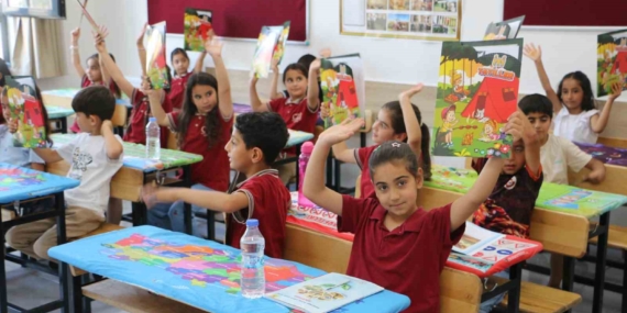 Diyarbakır’da Karne Coşkusu: Öğrenciler ve Aileler için Unutulmaz Anlar