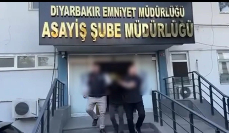 diyarbakirda-yapi-kredi-atmsini-kursunlayan-3-supheli-yakalandi-cbzFB88W.jpg