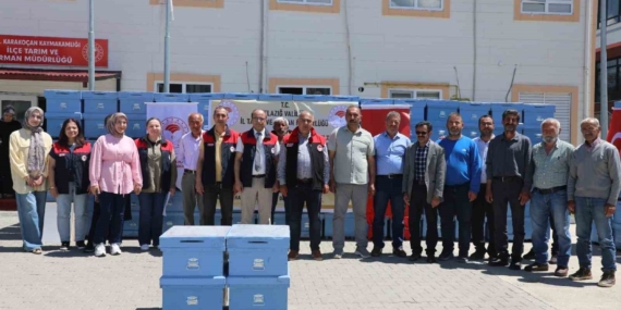 Elazığ’da 15 Arı Yetiştiricisine 150 Yeni Kovan Dağıtıldı