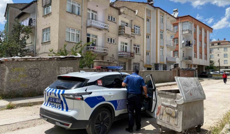 elazigda-2-kattan-dusen-5-yasindaki-cocuk-hastaneye-kaldirildi-Oc2B3k12.jpg
