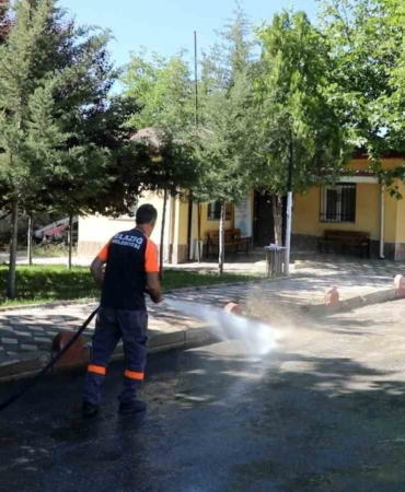 elazigda-belediye-temizlik-ekiplerinin-mezuniyeti-devam-ediyor-Ov1CiR7C.jpg