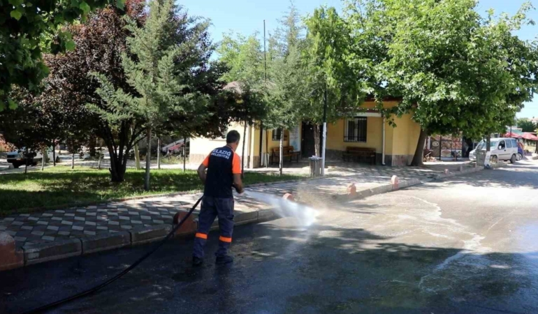 elazigda-belediye-temizlik-ekiplerinin-mezuniyeti-devam-ediyor-Ov1CiR7C.jpg