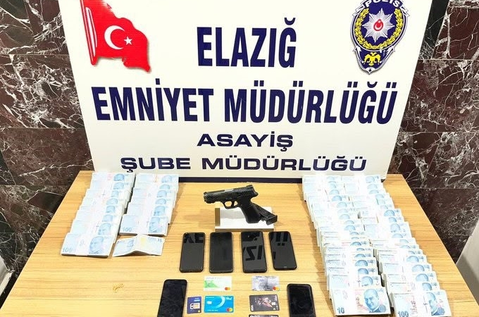 elazigda-dolandiricilik-sebekesine-yonelik-operasyon-3-kisi-tutuklandi-ZgY37VF4.jpg