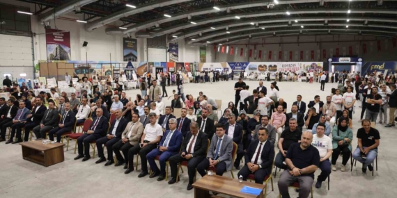 Elazığ’da Harezmi Eğitim Modeli Yıl Sonu Şenliği Renkli Görüntülere Sahip