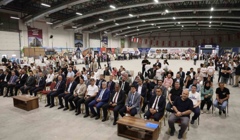 elazigda-harezmi-egitim-modeli-yil-sonu-senligi-renkli-goruntulere-sahip-fyJSyhsH.jpg